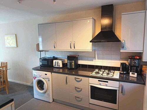 2 Bedroom House Sleeps 4 with Private Garden