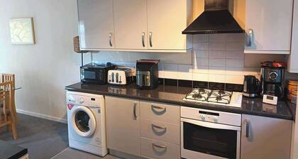 2 Bedroom House Sleeps 4 with Private Garden