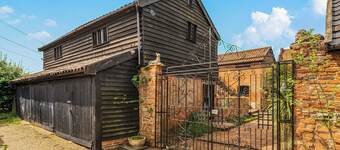 Barn Conversion Sleeps 2 with Parking