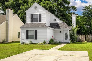 Exterior - Cozy Urban Retreat (Pensacola)