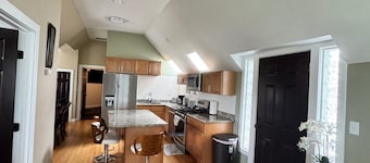 Exclusive South Hill Apartment with AC in Puyallup