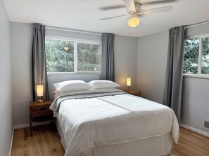 Iron/ironing board, WiFi, bed sheets - Sunny Retreat with Stunning Golf Course Views (Centennial)