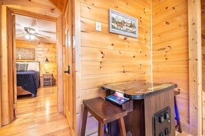 2 habitaciones, tabla de planchar con plancha y cuna de viaje 