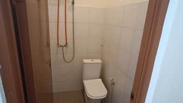 Comfort Double Room, Garden View | Bathroom | Shower, towels, soap, shampoo
