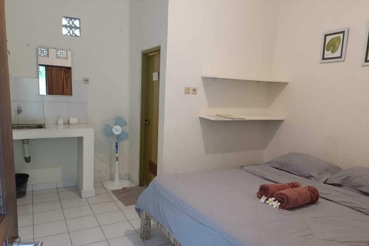 Habitación Confort doble, vistas al jardín | Espacio para trabajar con un portátil y wifi gratis