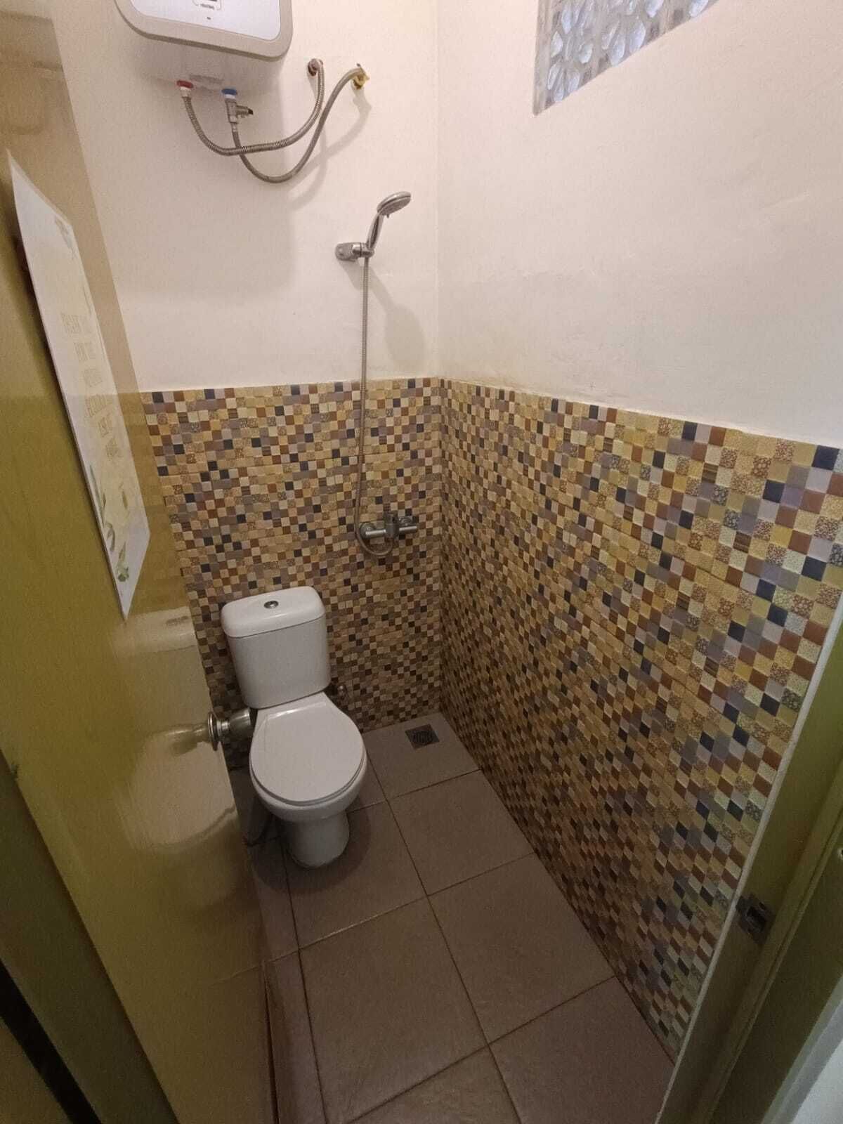 Kamar Double Deluks, pemandangan kebun | Kamar mandi | Shower, handuk, sabun, dan sampo