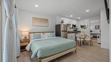 2 habitaciones, escritorio, tabla de planchar con plancha y wifi gratis