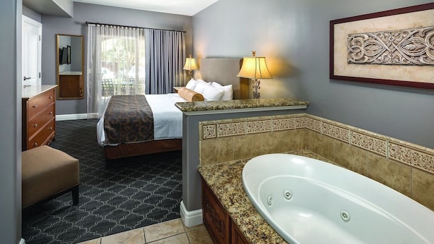 1 bedroom, iron/ironing board, WiFi, bed sheets - Vino Bello Resort - September 4 -7, 2026 (Napa)