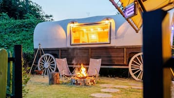 Basic Room, 1 Bedroom (Stagecoach White)