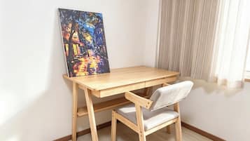 Family Apartment, Garden View | In-room dining