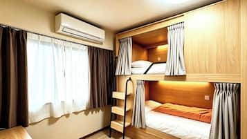 Apartamento familiar, vistas al jardín | Ropa de cama hipoalergénica y escritorio