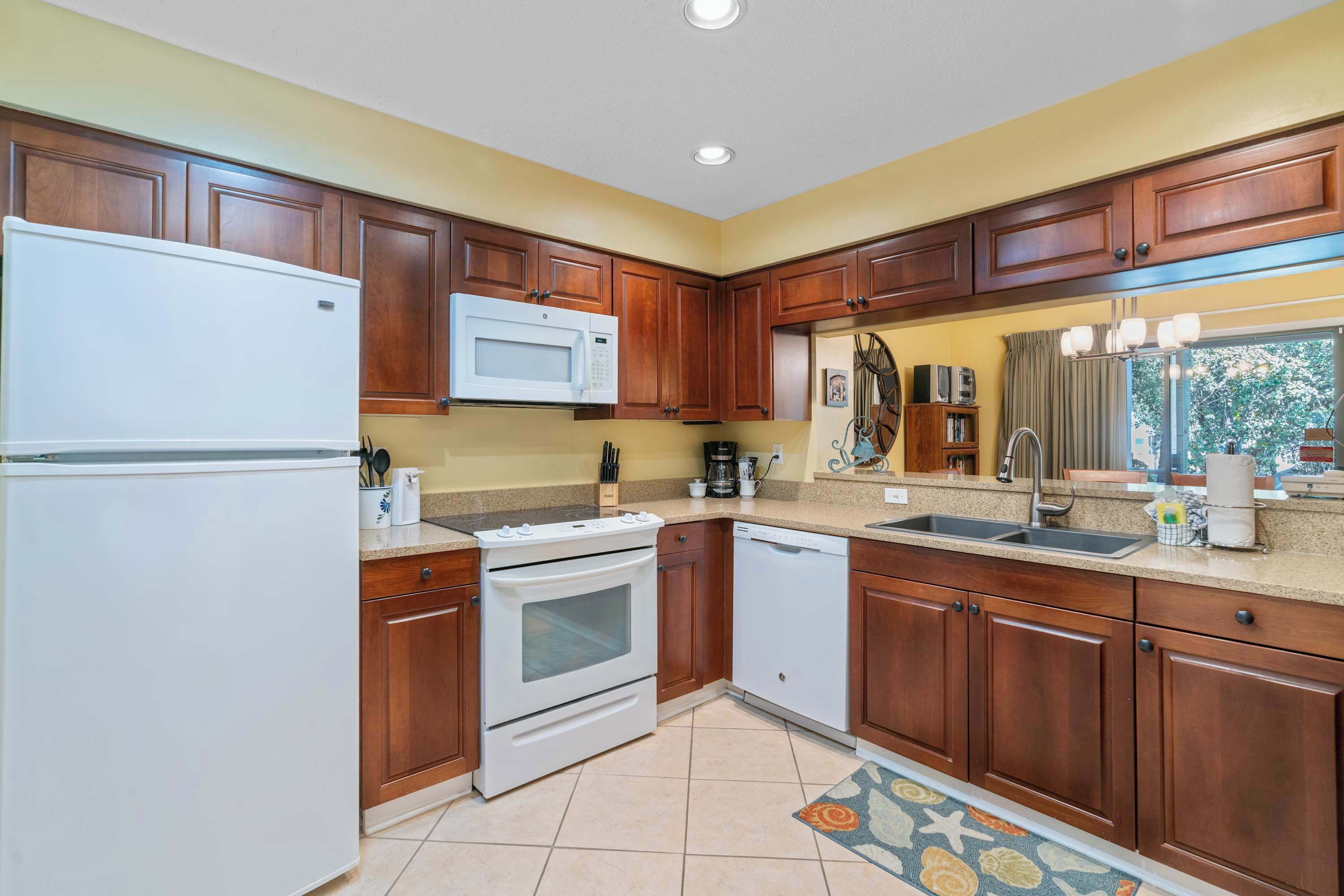 Coffee/tea maker, fridge, microwave, oven