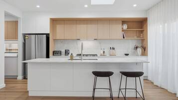Coffee/tea maker, fridge, microwave, oven