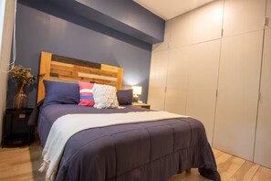2 bedrooms, desk, iron/ironing board, free WiFi - Modern Townhouse in the Heart of Mixcoac! (Ciudad de México)