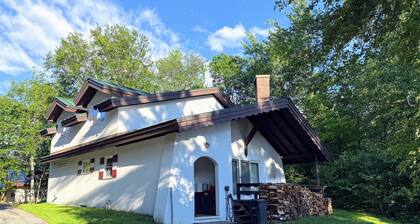 7PR: Austrian Inspired Chalet Across from Historic Mittersill Resort, 500 yd from ski lift!