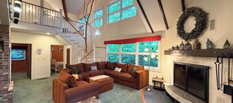 7PR: Austrian Inspired Chalet Across from Historic Mittersill Resort, 500 yd from ski lift!