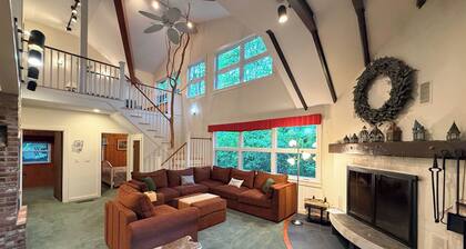 7PR: Austrian Inspired Chalet Across from Historic Mittersill Resort, 500 yd from ski lift!