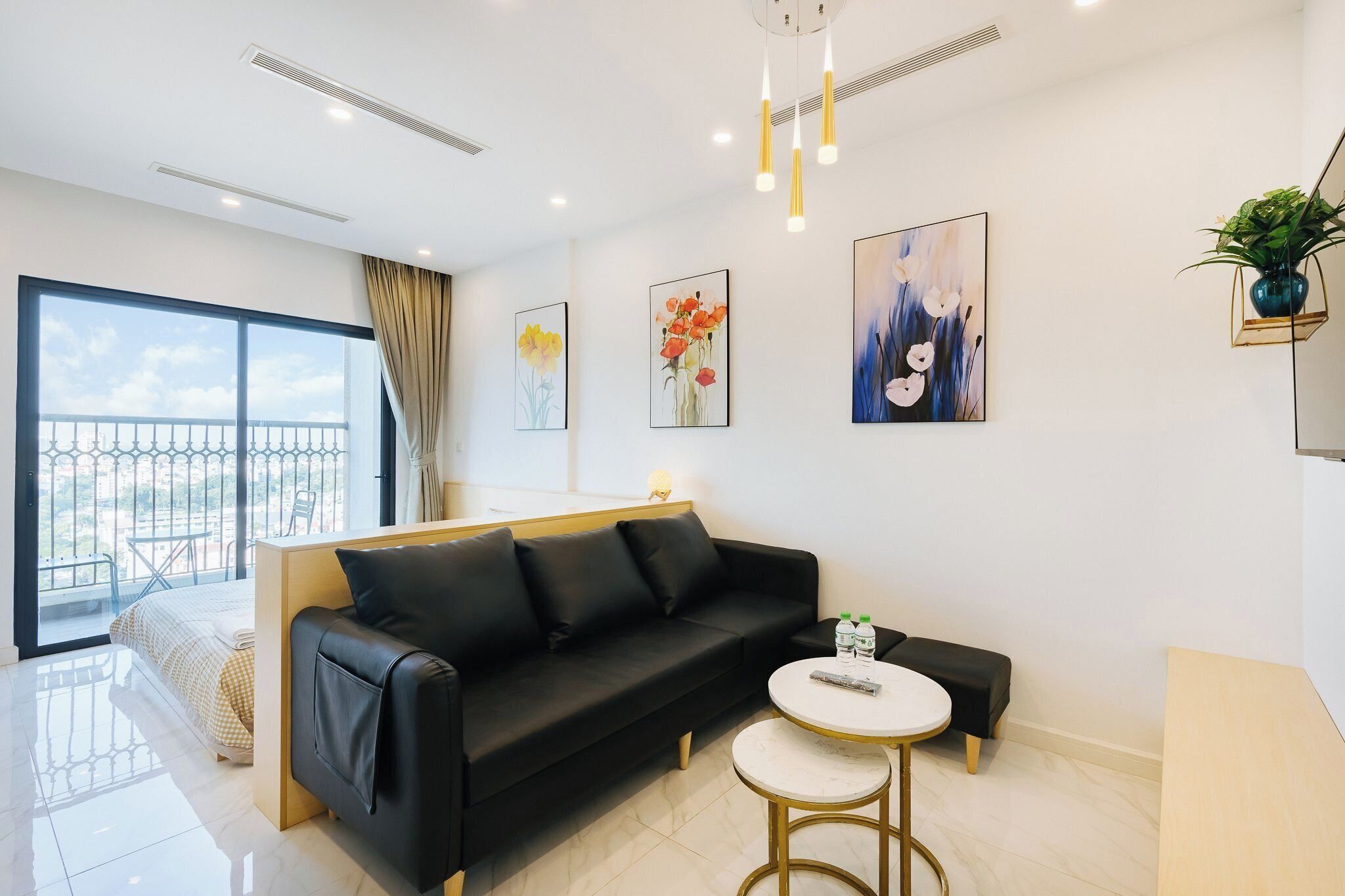 Standard Apartment, City View | Living area