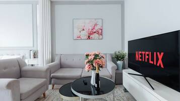 Standard Apartment, City View | Living area