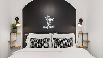 Iron/ironing board, free WiFi, bed sheets