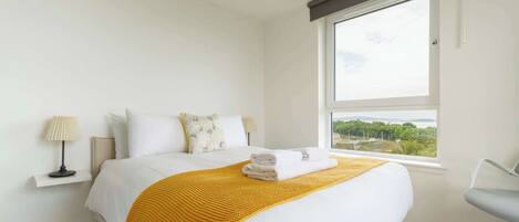 Iron/ironing board, Internet, bed sheets