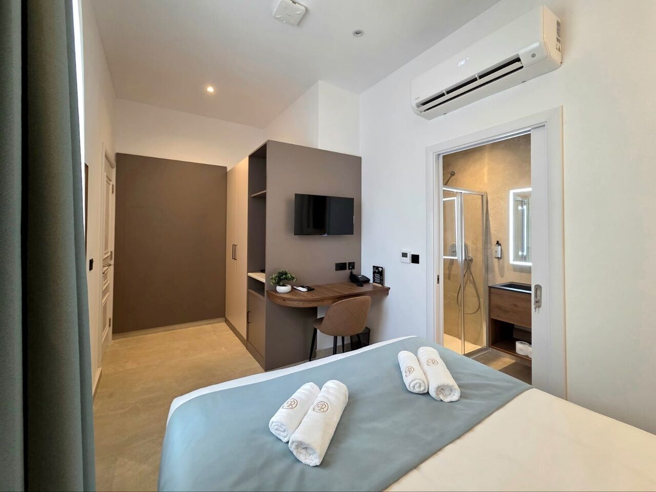 Deluxe Double Room, Courtyard View