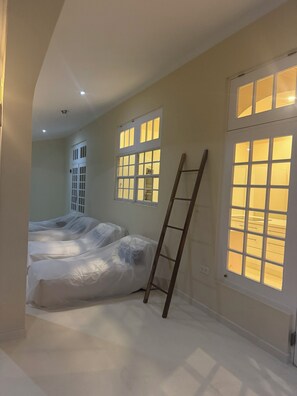 4 Schlafzimmer, Schreibtisch, Internetzugang, Bettwäsche