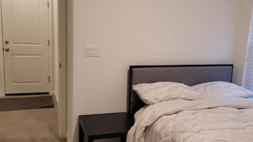 5 bedrooms, iron/ironing board, WiFi, bed sheets