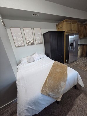 WiFi, bed sheets - Charming backyard apartment in Clearfield perfect for your next getaway (Clearfield)