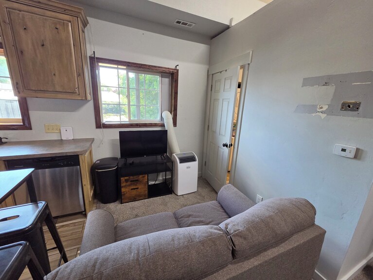 Charming Backyard Apartment In Clearfield Perfect For Your Next Getaway - Ogden, UT