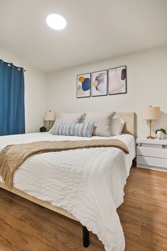 Lakewood Modern Newly Renovated 2BR Home-Sleeps 6