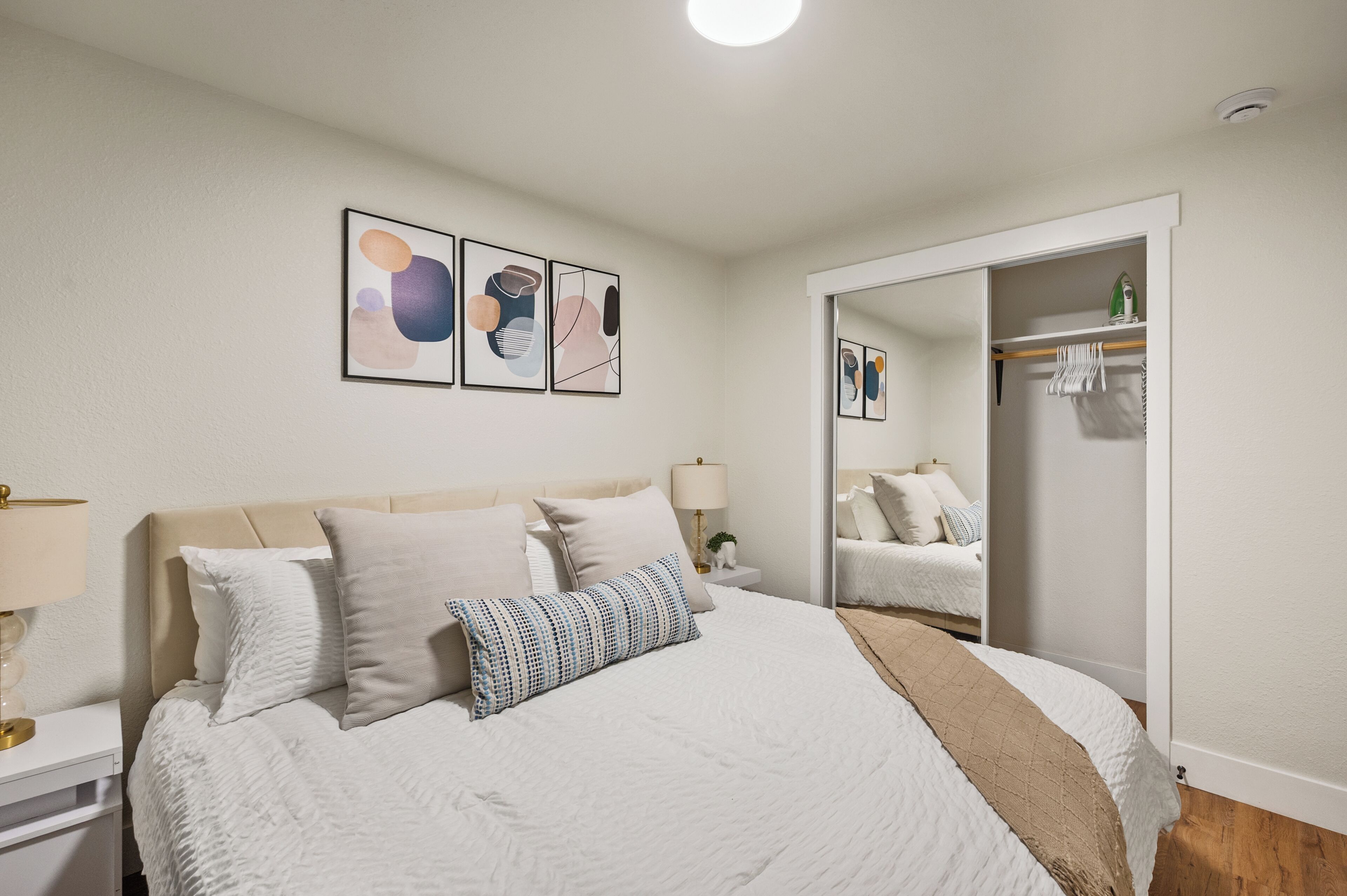 2 chambres, fer et planche à repasser, lit parapluie, Wi-Fi gratuit