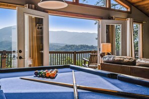 Games room - Roundtop Mountain Ridge Cabin-Spacious 3 bedroom/Separate living spaces/Mtn View (Sevierville)