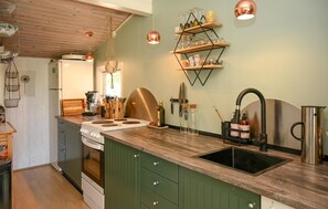 Coffee/tea maker, fridge, stovetop, dishwasher - 3 bedroom awesome home in Rudkøbing (Rudkøbing)