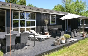 Outdoor dining - 3 bedroom awesome home in Rudkøbing (Rudkøbing)