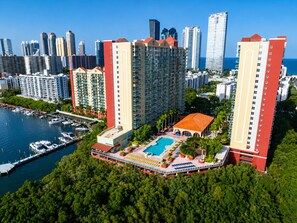 Exterior - Marina View Condo Jacuzzi, Spa & Beach Nearby (Sunny Isles Beach)