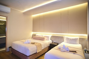 Deluxe Triple Room, Pool View | Spa - Khami House Resort (Panglao)
