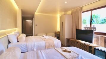 Superior Quadruple Room, Pool View