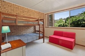 3 slaapkamers, een strijkplank/strijkijzer, beddengoed