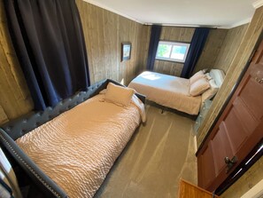 2 室のベッドルーム、アイロン / アイロン台、WiFi、ベッドシーツ