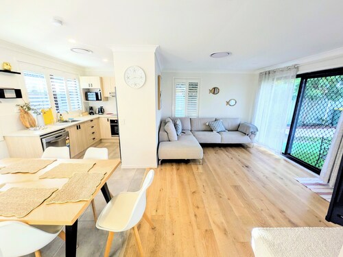 Umina beach retreat. Walk to Shore.3BR. Fire pit.Netflix