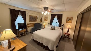 3 bedrooms, iron/ironing board, WiFi, bed sheets