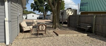 Country-themed 3 bedroom cabin near Lewis & Clark Lake at DJ's Resort