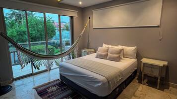 6 bedrooms, WiFi, bed sheets