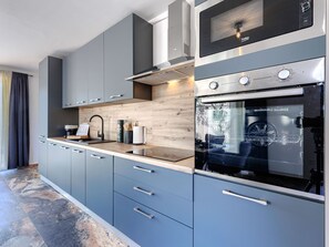 Kühlschrank, Mikrowelle, Ofen, Geschirrspüler