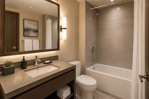Studio Confort | Salle de bain | Articles de toilette gratuits, sèche-cheveux, serviettes fournies, savon