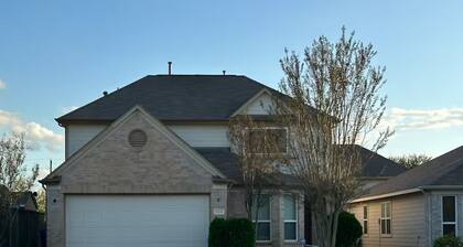 Cozy 4-bedroom house in lovely Houston with amenities