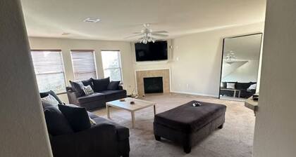 Cozy 4-bedroom house in lovely Houston with amenities