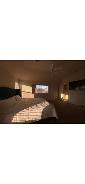 4 bedrooms, iron/ironing board, Internet, bed sheets
