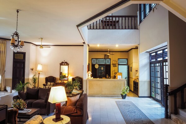 Lobby sitting area - Hotel O near Pantai Padang formerly Bou (Padang)